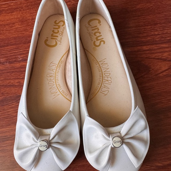 NEW- Circus by Sam Edelman White Bow Flats - Picture 2 of 3